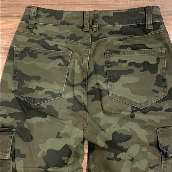 Women’s Army Green Pants - Picture 4 of 4